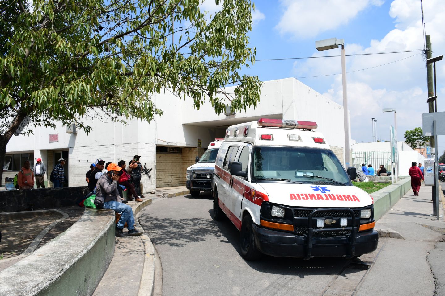Gobierno local apoya a familia de joven médico que fue internado en Hospital 90 camas
