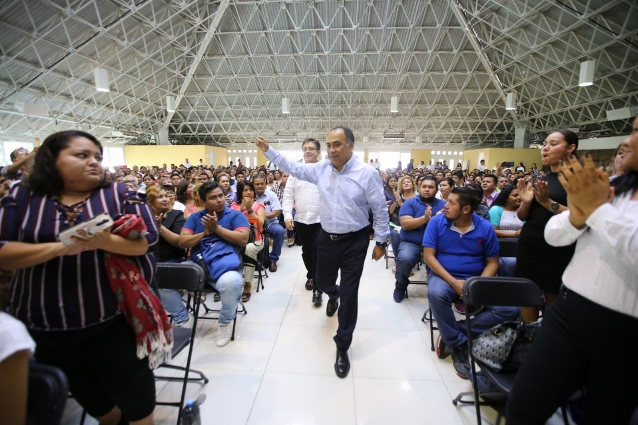 Reconoce el gobernador Astudillo a profesores y entrega mil 971 nombramientos definitivos 