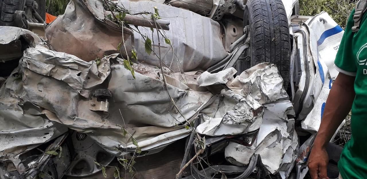 En Hidalgo, funcionario municipal fallece tras caída de vehículo a una  barranca.