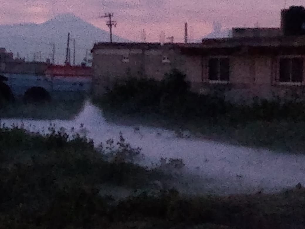Desalojan habitantes de Tezoyuca por fuga de gas en ductos de pemex