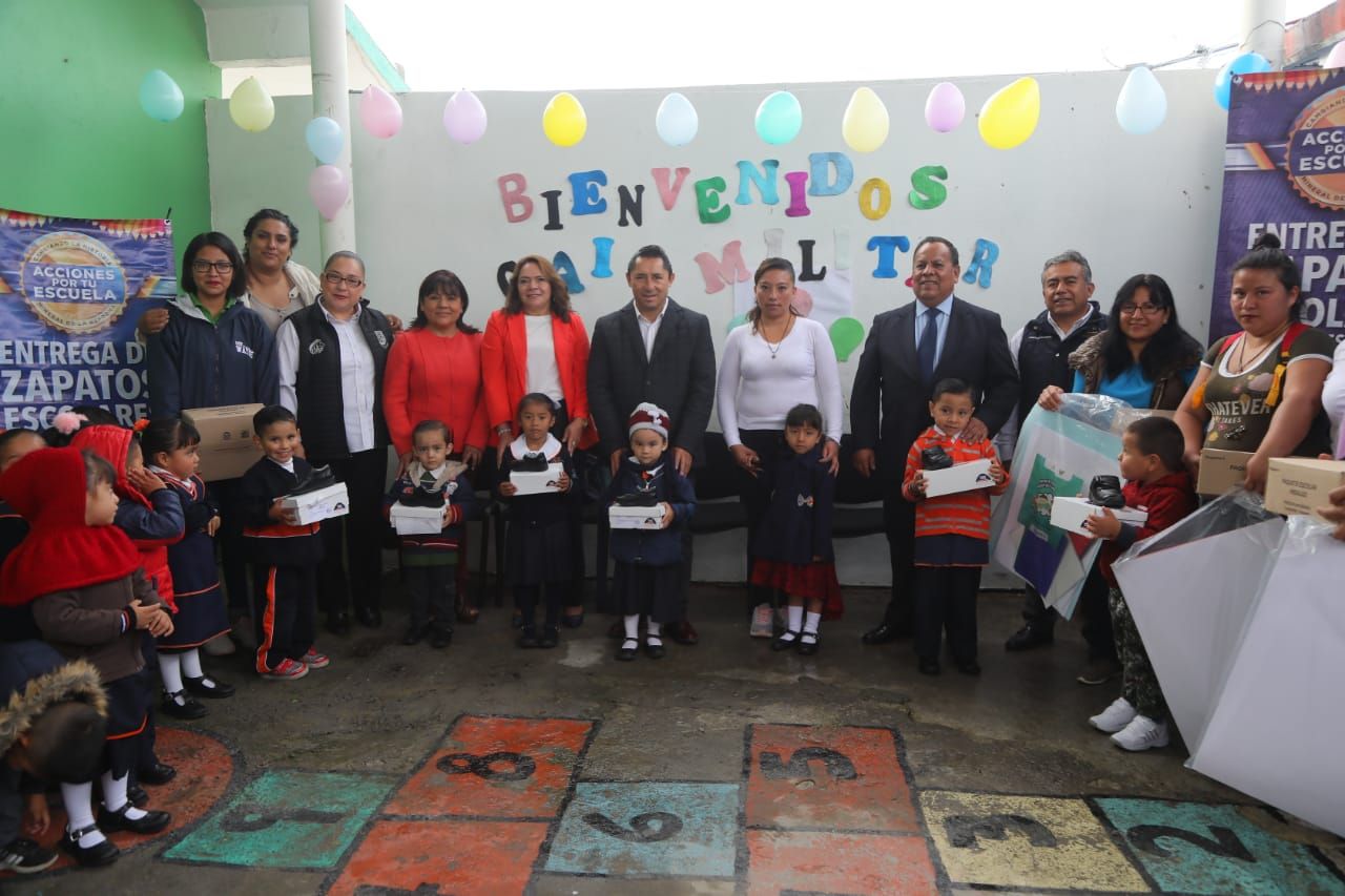 Arranca alcalde Raúl Camacho Baños, entrega de zapatos escolares en preescolares de Mineral de la Reforma por 3er, año consecutivo     