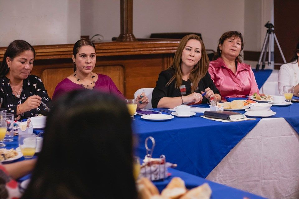 La senadora Gloria Núñez se reúne con comunicadoras nayaritas