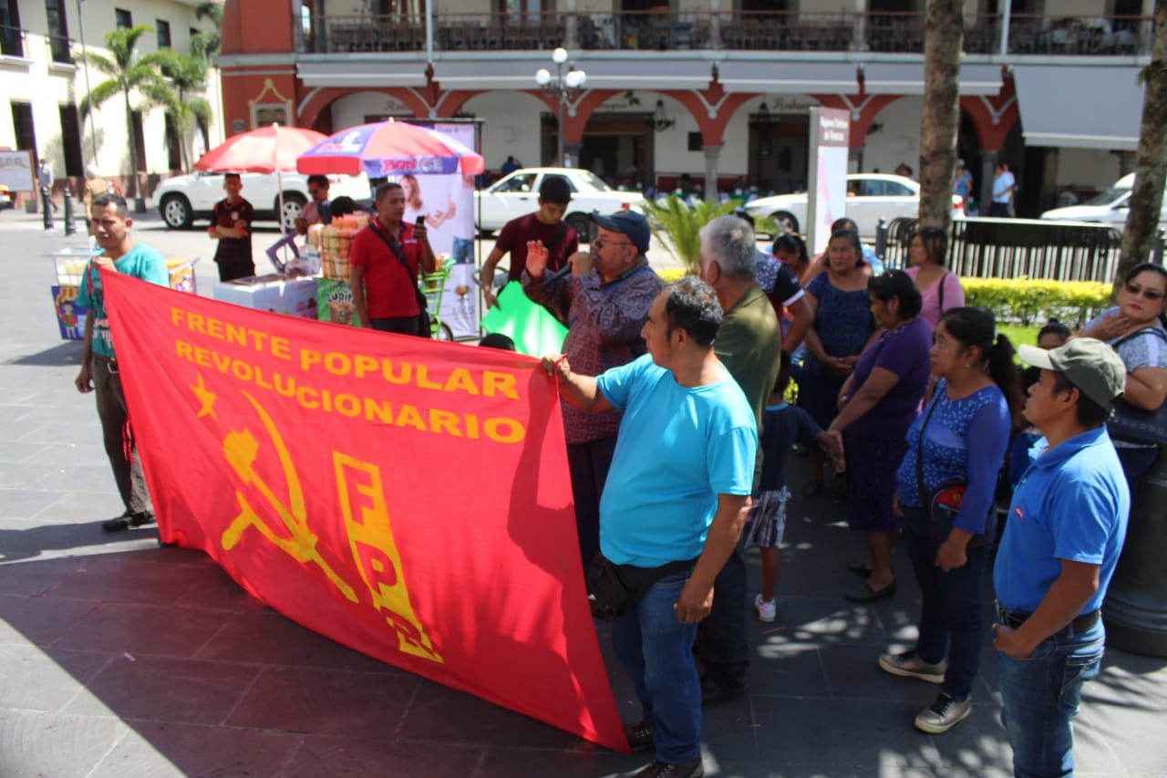Vendedores se manifiestan por represión del ayuntamiento