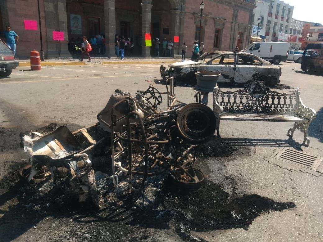 SSPH confirma destrucción de 3 unidades de la Policía Municipal de Ixmiquilpan por turba
