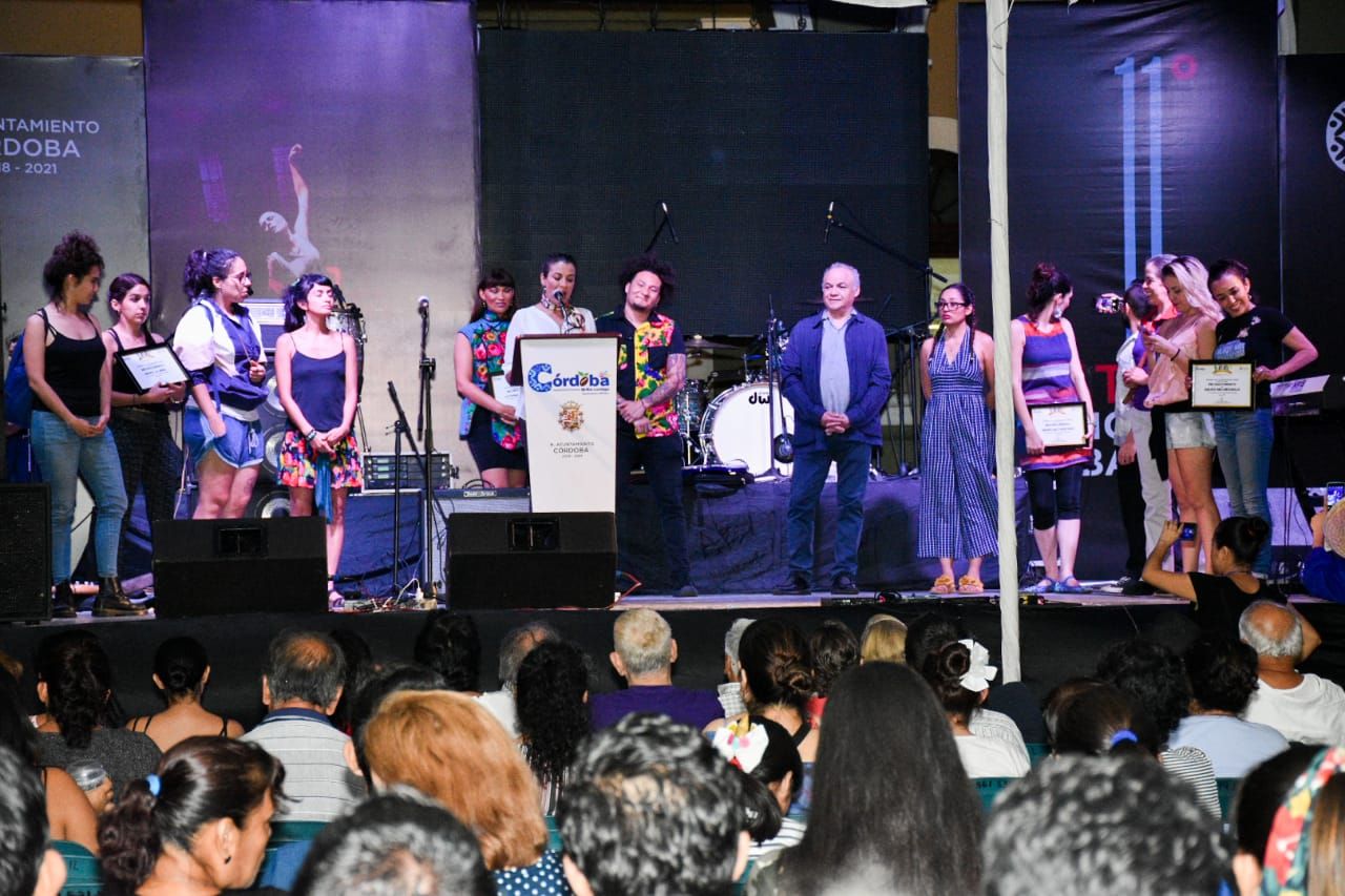 La China Sonidera puso ritmo a la noche de clausura del Festival Emilio Carballido en Córdoba
