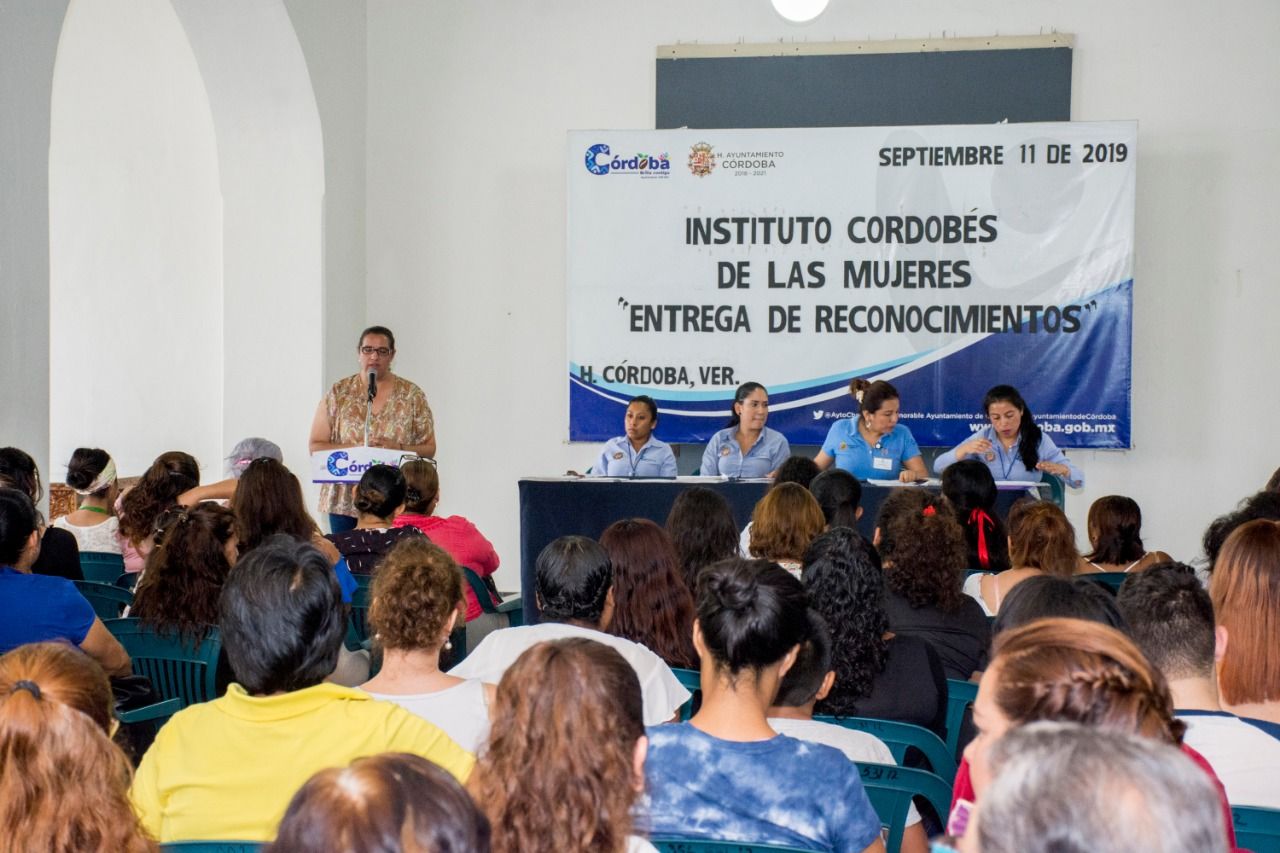 Reconoce Ayuntamiento de Córdoba a mujeres que tomaron cursos de defensa personal y enfermería