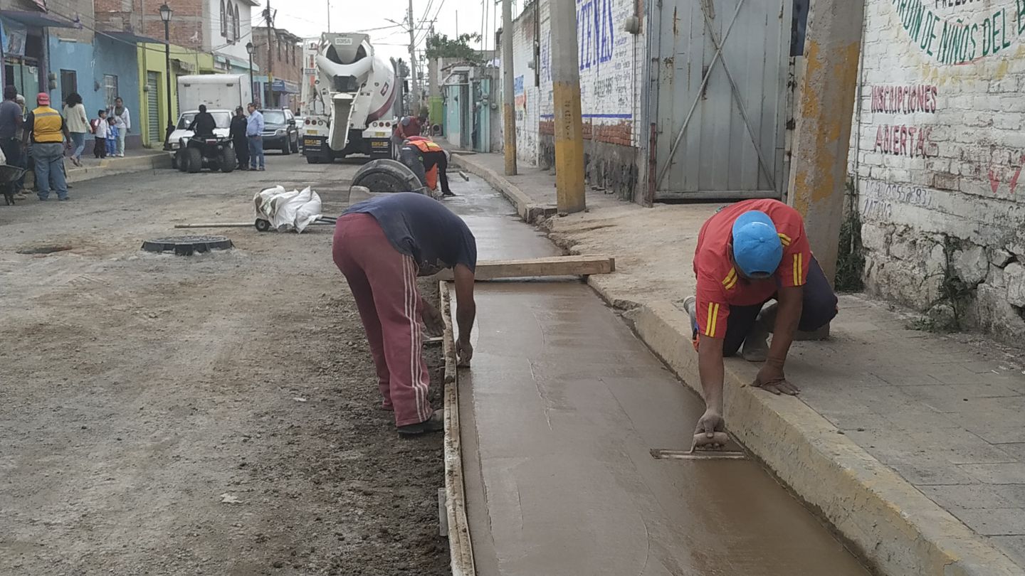 Continúa obra de repavimentación en calle Libertad