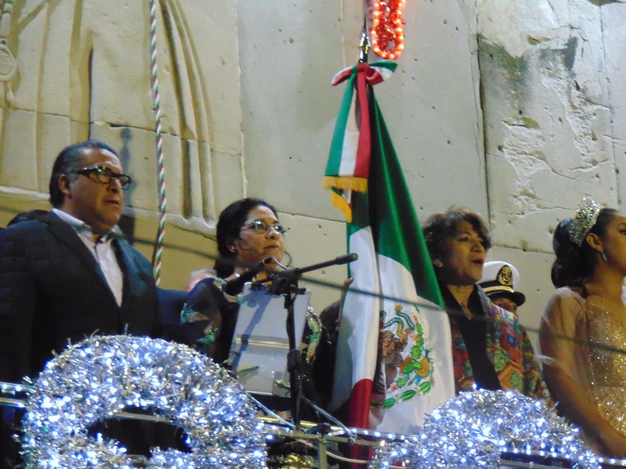 Ante más de 15 mil texcocanos Sandra Falcón da el grito por el CCIX Aniversario de la Independencia