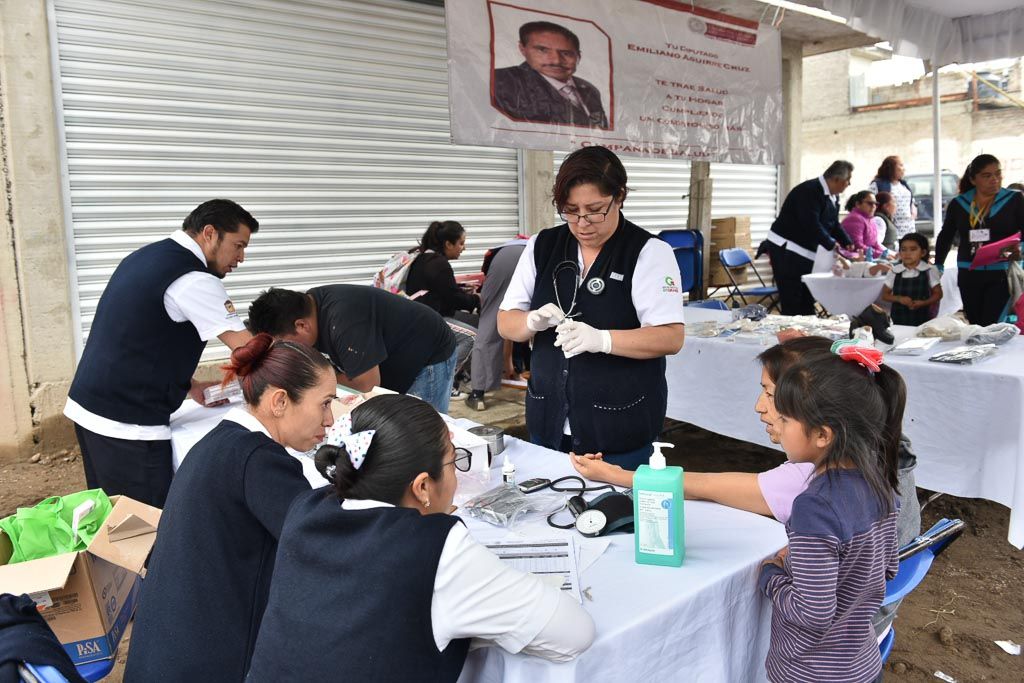 Benefician a más de mil chimalhuaquenses jornadas médicas organizadas por Emilio Aguirre 