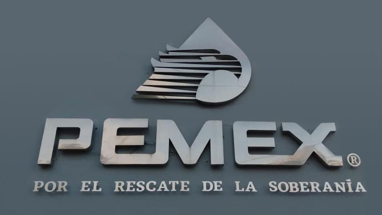 Pemex reduce otros 5 mil millones de dólares en deuda 