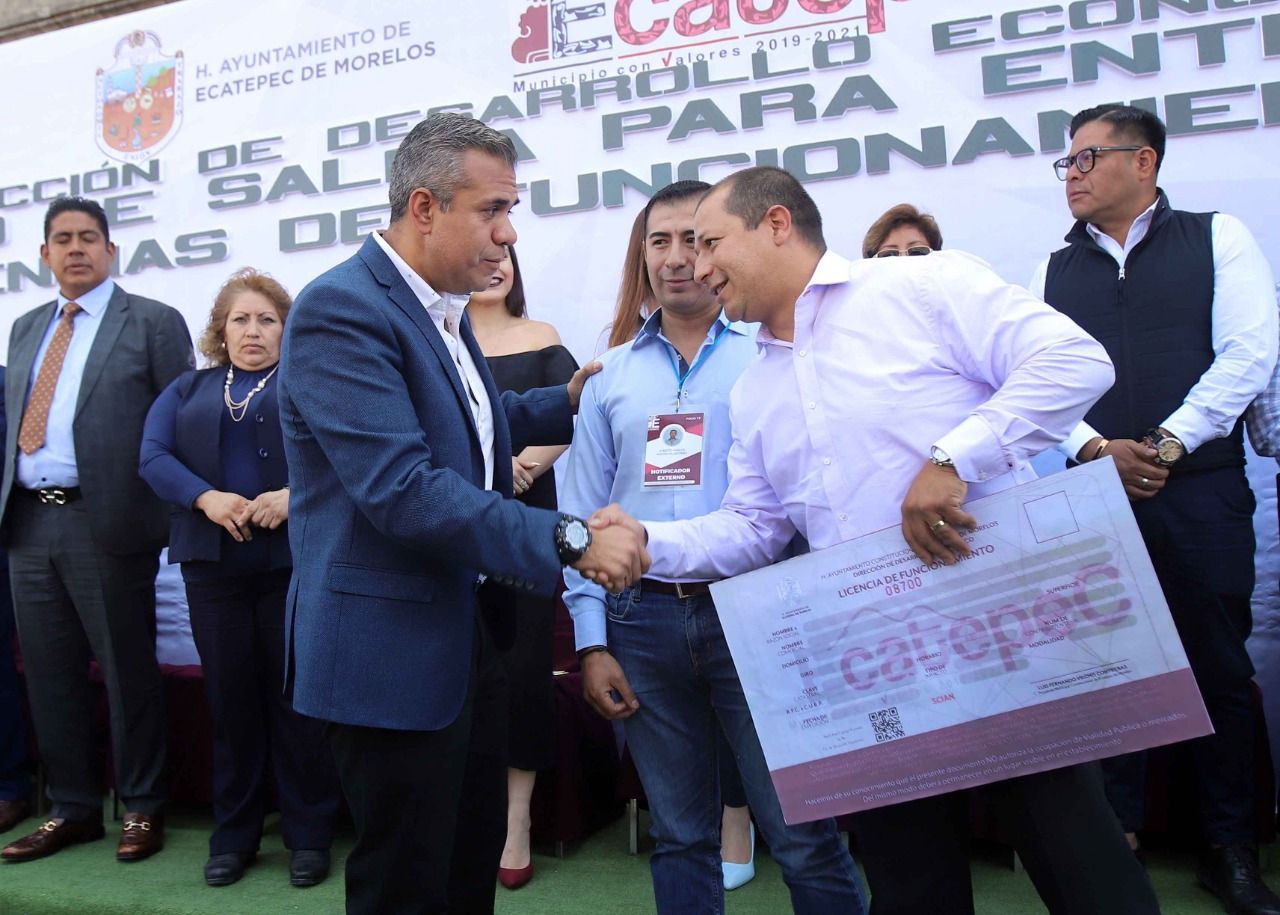 GOBIERNO DE ECATEPEC ENTREGA 10 MIL LICENCIAS DE FUNCIONAMIENTO A COMERCIOS. 