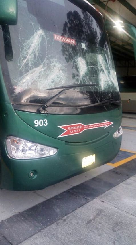 Normalistas roban autobuses para marcha del 2 de octubre