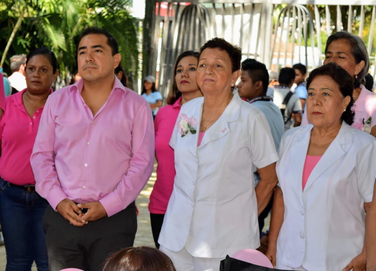 Pone en marcha Javier Solorio Almazán jornada de información de prevención de Cáncer de mama
