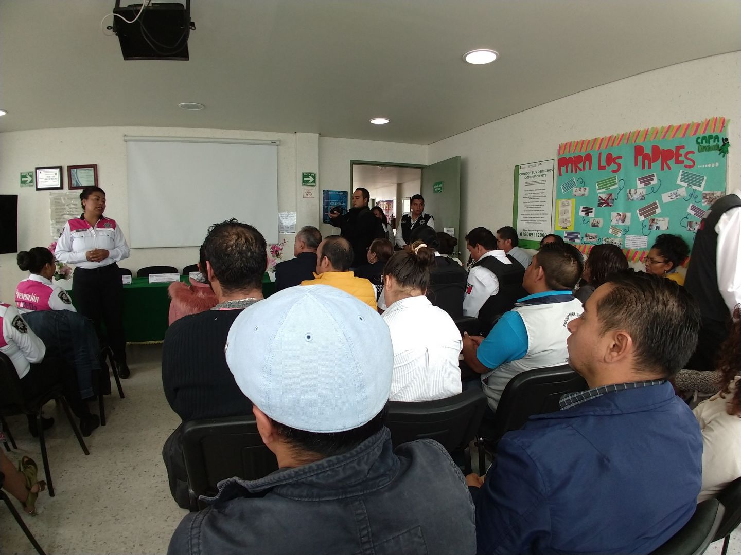 Policía de Chimalhuacán previene conductas violentas y adicciones en jóvenes