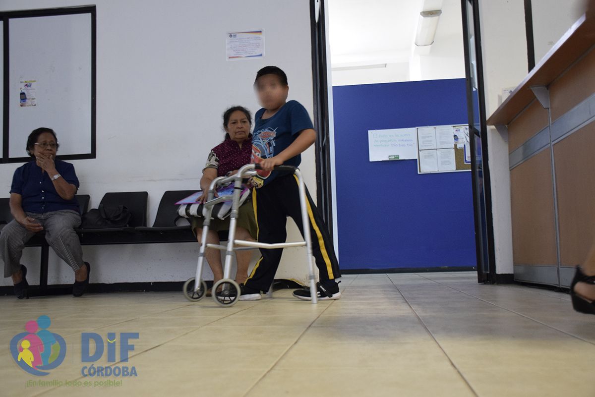Llama DIF a beneficiados de las becas de discapacidad