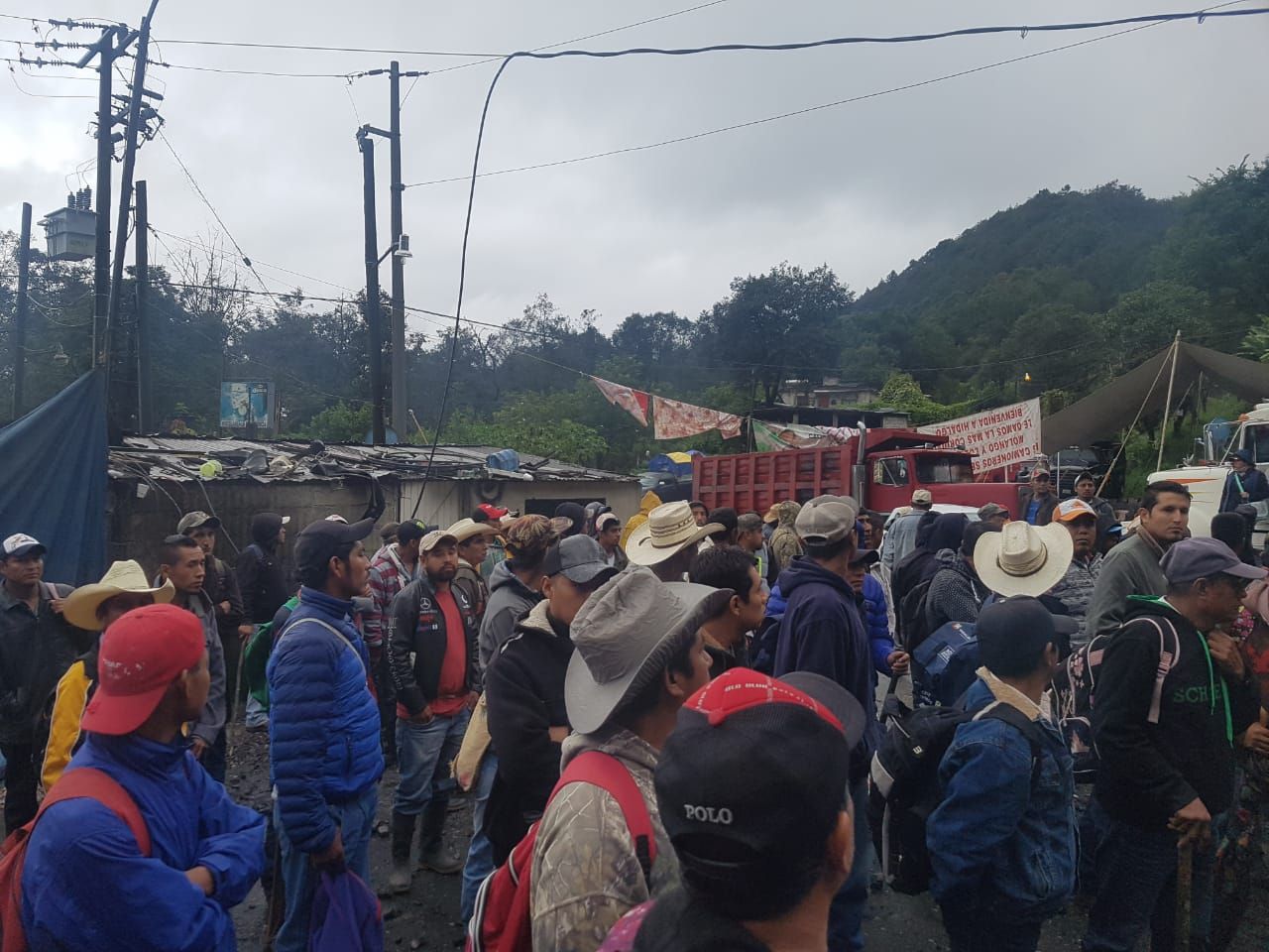 Afectados por contaminación de Autlán refuerzan bloqueo por "marcha pacífica" de empleados de la mina