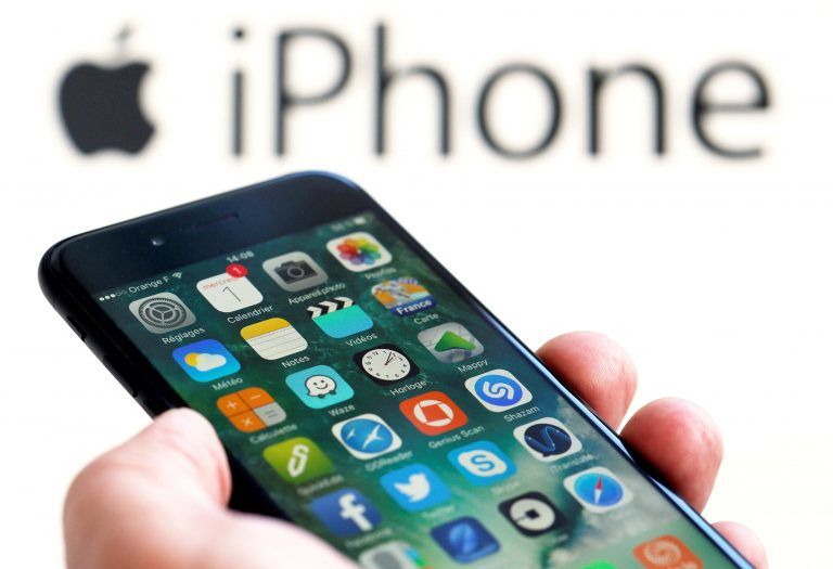Apple: cómo dos estudiantes chinos usaron iPhones falsos para estafar US$900.000