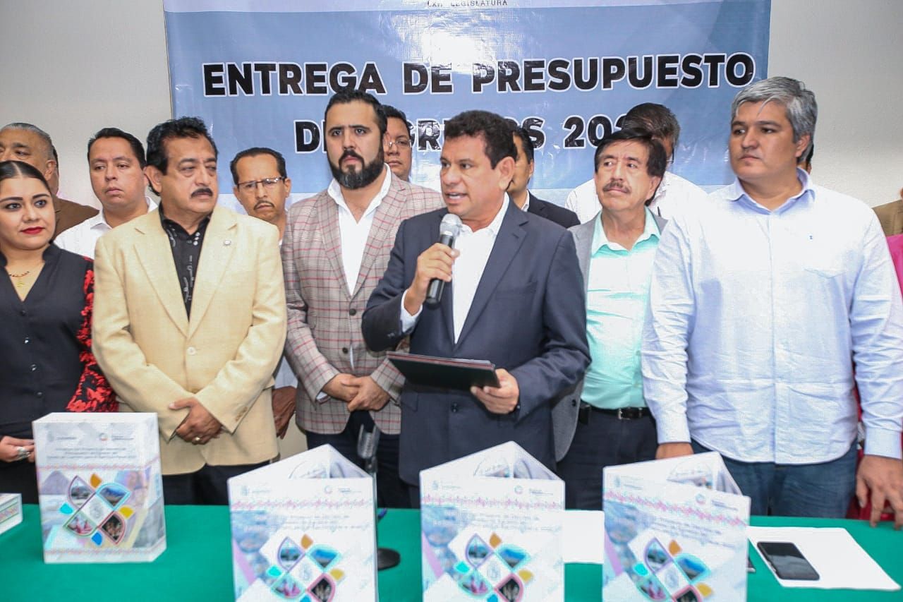 Entrega Tulio Pérez Calvo Presupuesto de Egresos 2020 al Congreso de Guerrero 