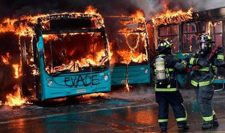 Tras protesta, también recula gobierno en Chile para subir transporte 