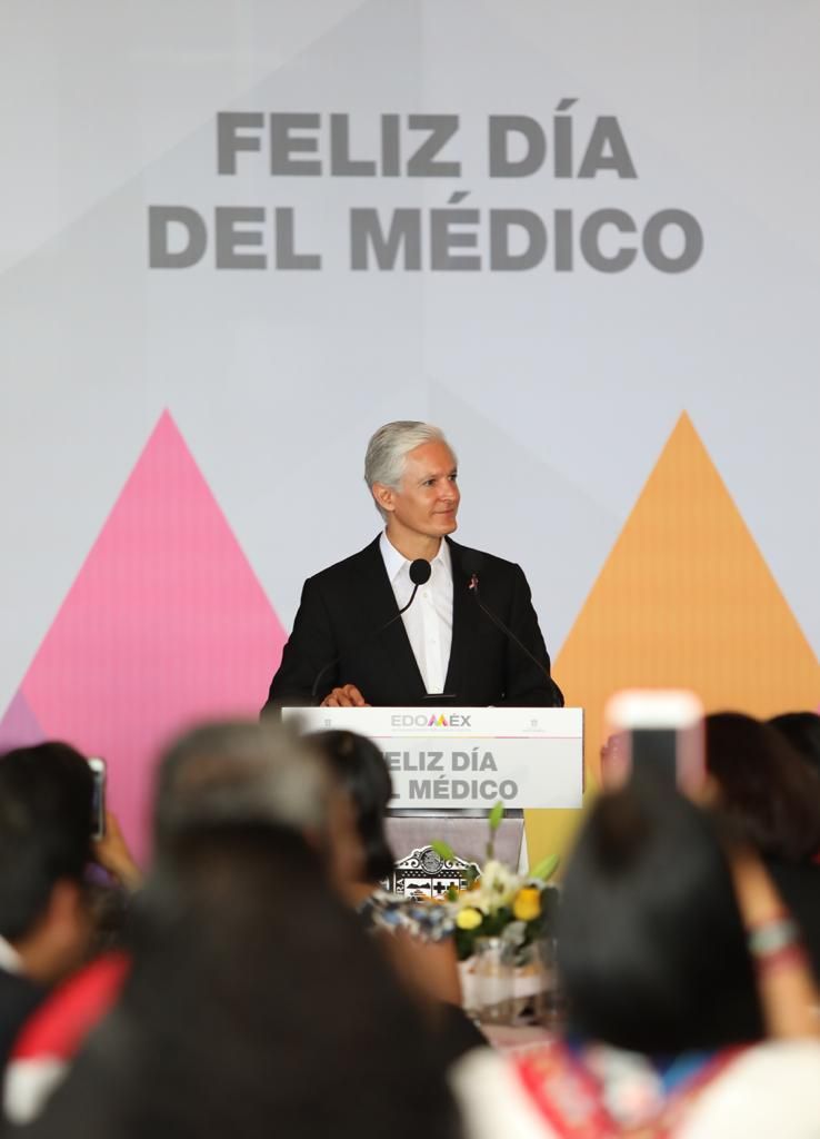 Reconoce Alfredo Del Mazo trabajo de los médicos en el cuidado de la salud de los mexiquenses 