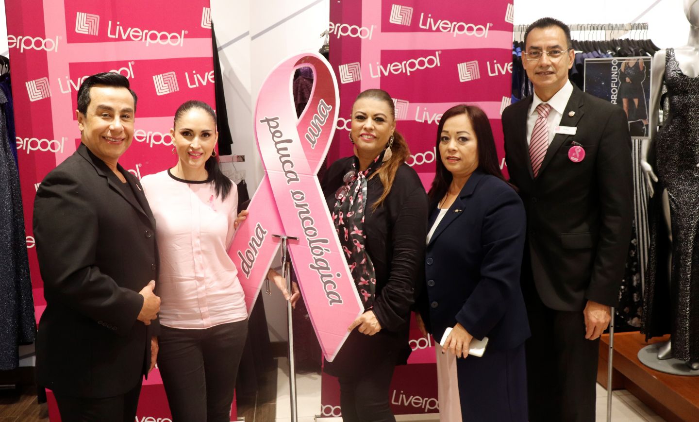 Desfile de modas y atractivas subastas a beneficio de ’Dona Una Peluca Oncológica’. 