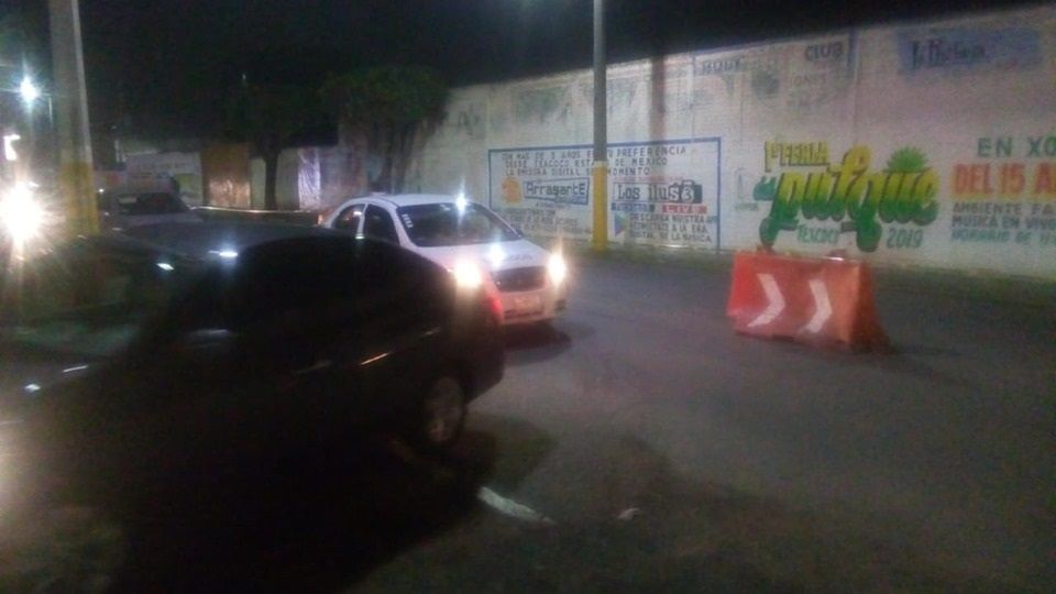 Caos vial al acceso a la plaza de las tradiciones en Texcoco