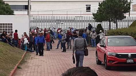 Seguidores de Cipriano Charrez toman  Congreso de Hidalgo en demanda de obras 