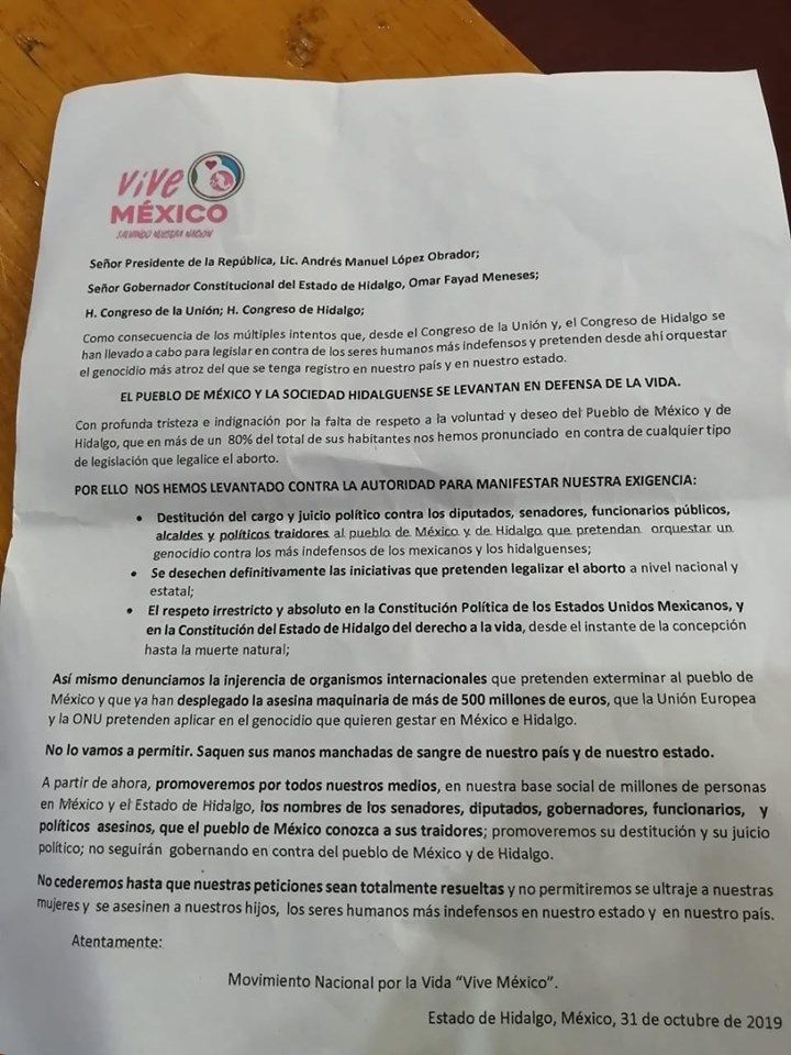 Organismo Anti-Derechos de mujeres falsea datos y toma tribuna en Congreso de Hidalgo