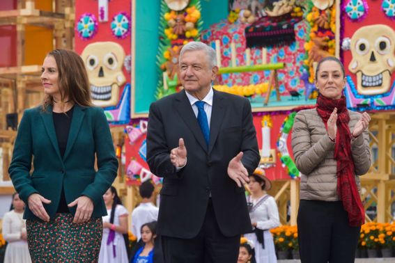 Inaugura AMLO Ofrenda Monumental de Día de Muertos en el Zócalo