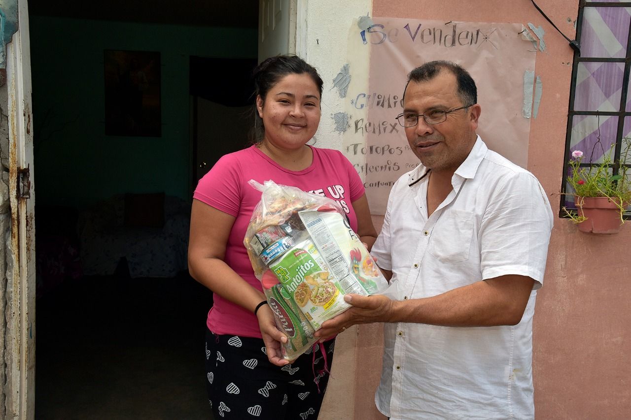 Entrega Participación Ciudadana despensas alimenticias a familias de Las Canteras y Las Flores