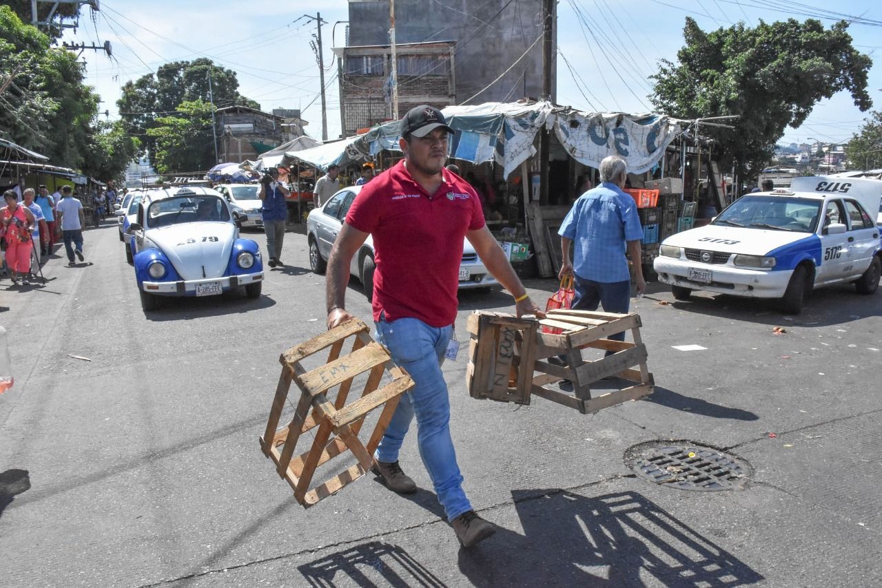 Aplauden ciudadanos liberación de calles aledañas al Mercado Central, en Acapulco 