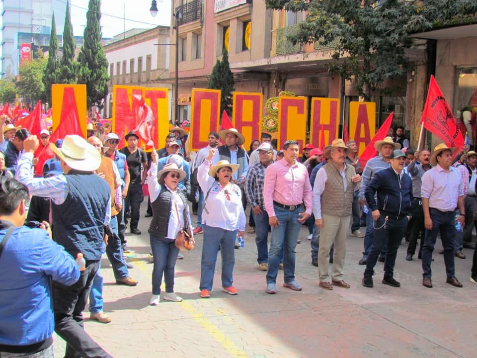 Miles de Antorchistas de ECATEPEC, ZUMPANGO, TECÁMAC y demás Municipios marcharon a la ciudad de Toluca 