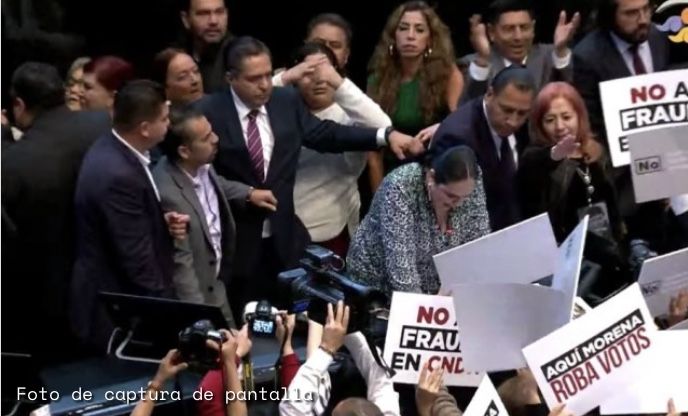 Entre jaloneos y gritos de fraude, Rosario Piedra rinde protesta como presidenta de la CNDH