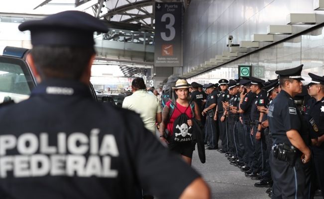 ¿Cuidaban el orden? Policías Federales querían estallar bomba en Palacio Nacional 