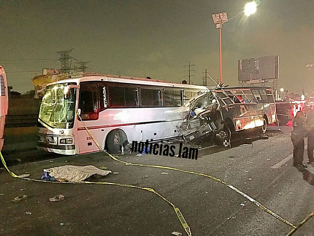 Choque de autobuses deja saldo preliminar de 9 personas fallecidas en autopista México-Pachuca