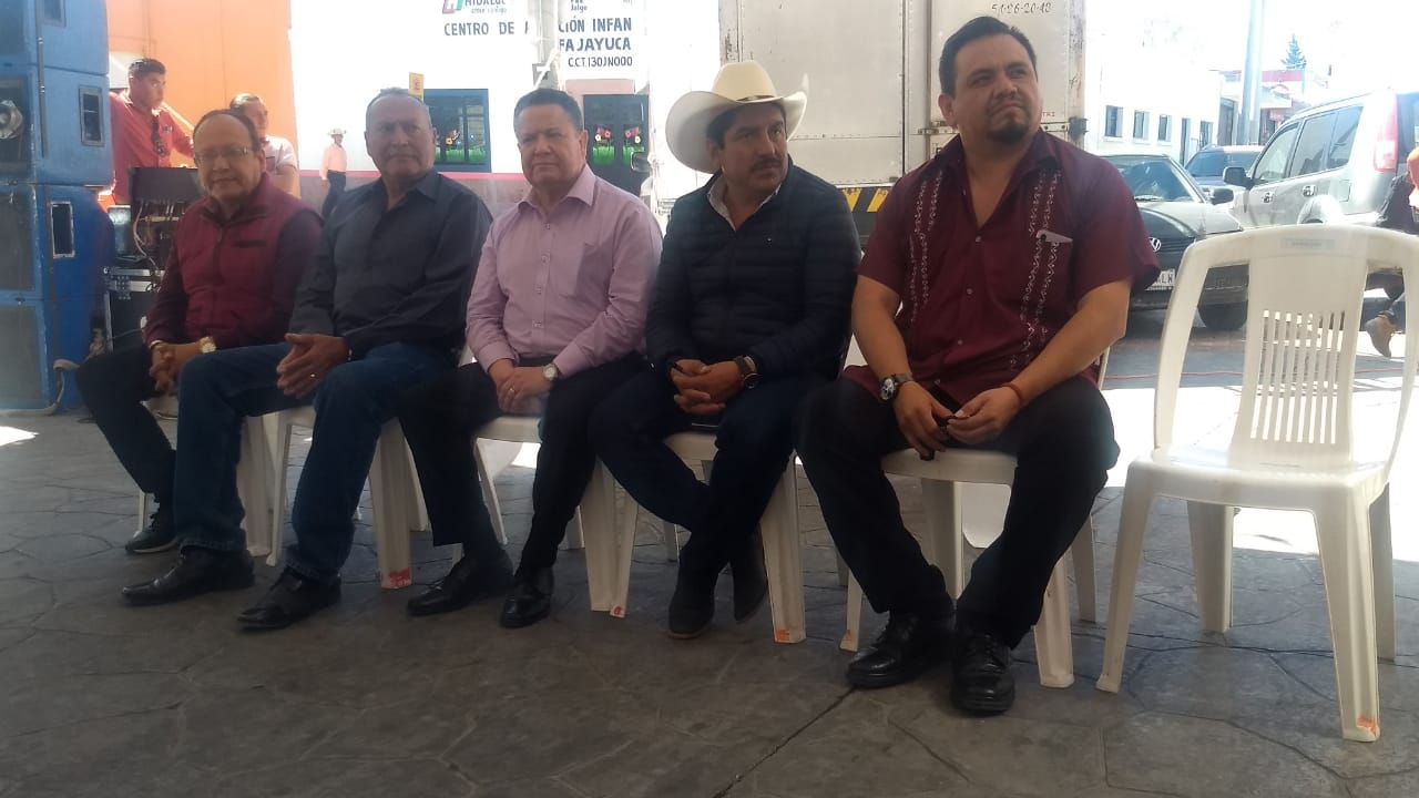 Lesgiladores de Morena y presidente municipal de Alfajayucan trabajan en equipo a favor de la prensa El Yathé