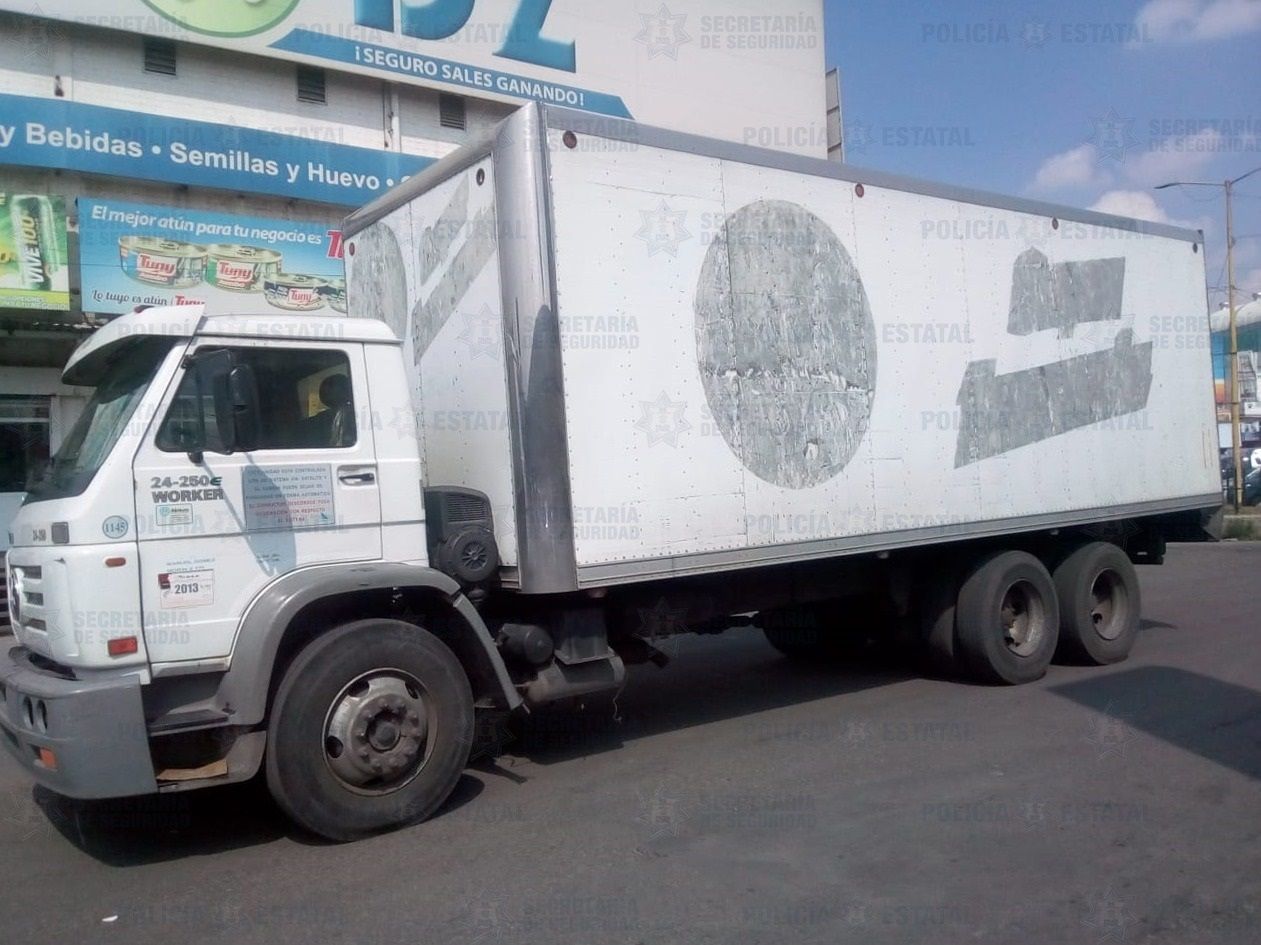 Recuperan camión de carga con reporte de robo en Ecatepec