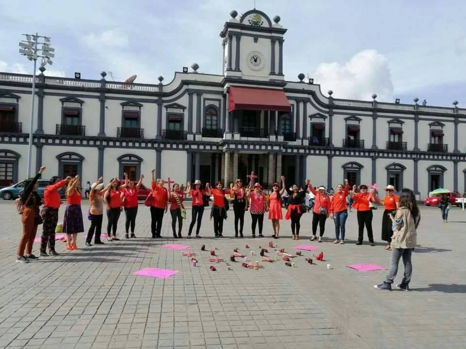 Se manifiesta el colectivo ’Mujeres en Voz Alta’ en el día Naranja