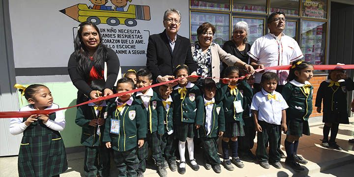 En los últimos nueve años, el gobierno de Chimalhuacan a construido y rehabilitado mas de 50 escuelas del ejido