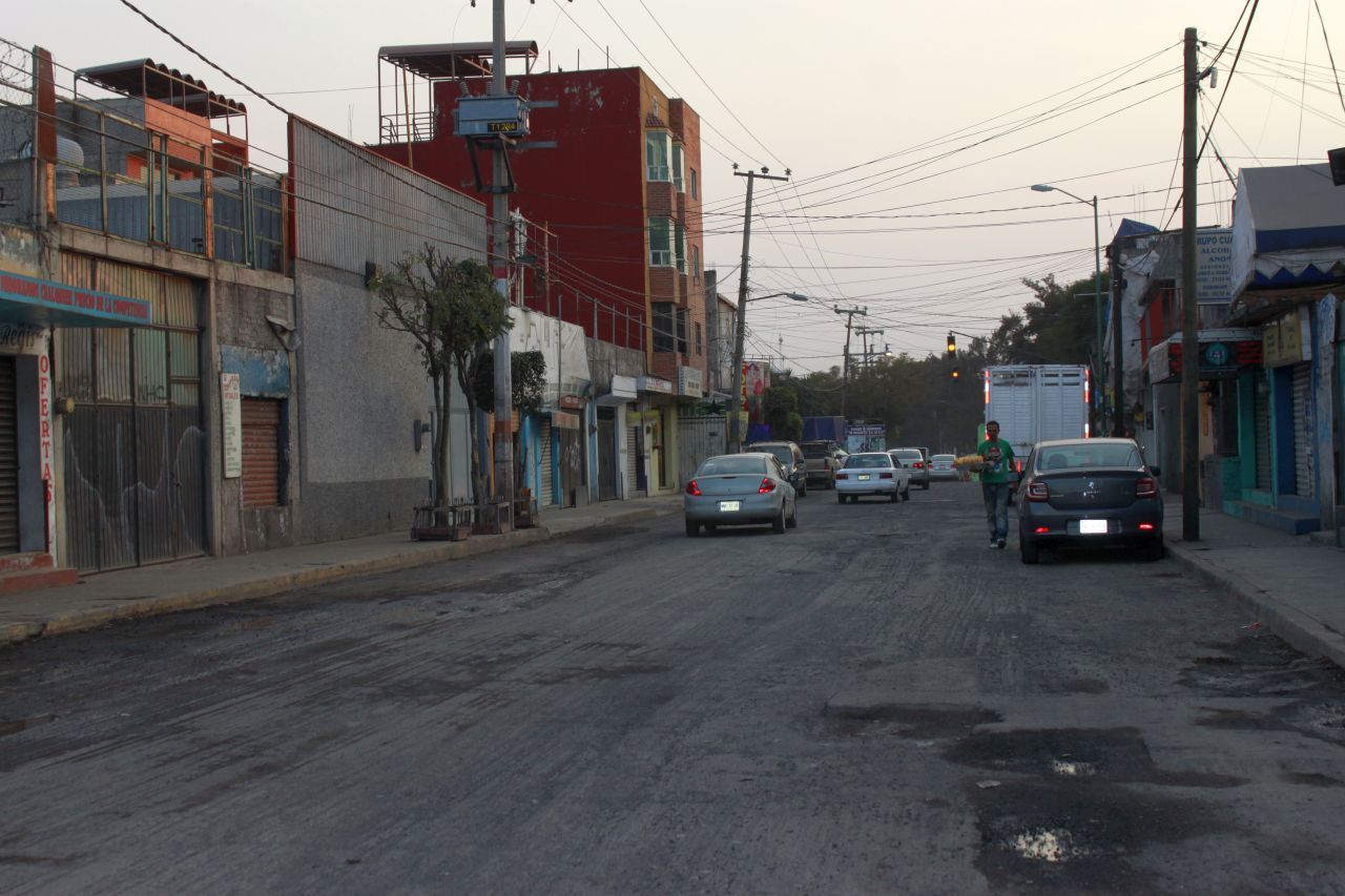  Vecinos solicitan se termine ya el reencarpetado de la principal vía de salida en Cuautepec 