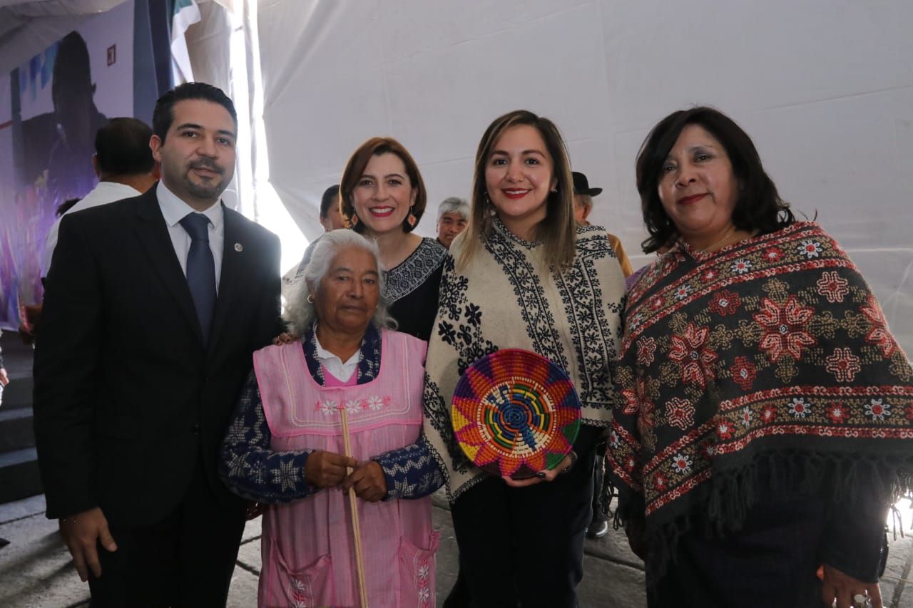 Apoyan a la comunidad artesanal Mexiquense con expo venta en la plaza de los Mártires de Toluca 