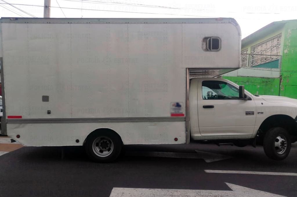 Recuperan  camión abandonado con carga valuada en 150 mil pesos en Nezahualcóyotl 