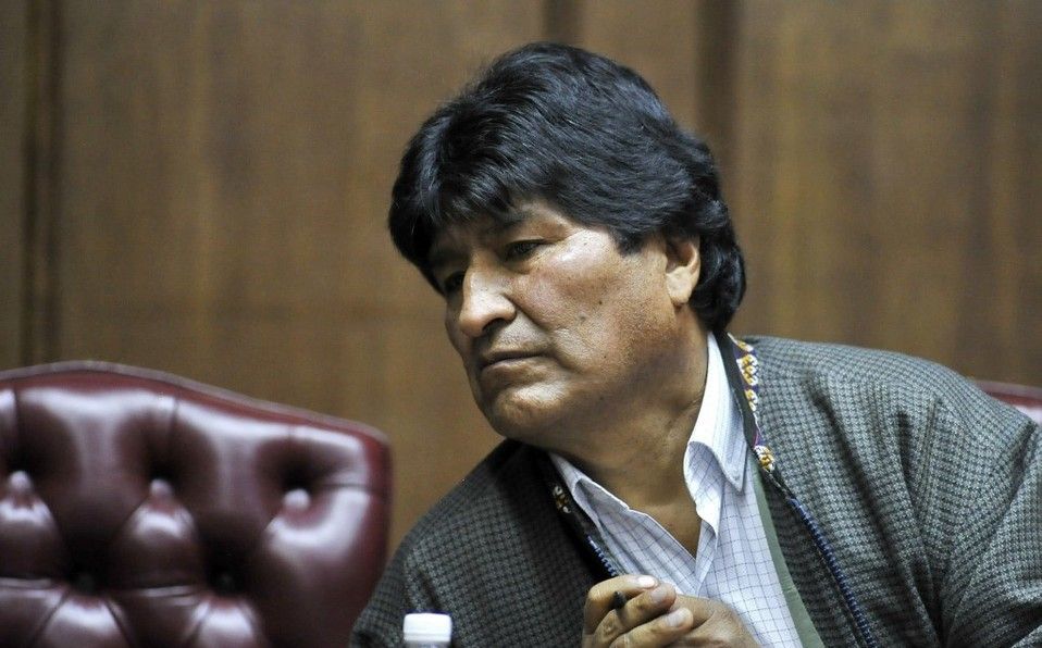 Evo Morales tramita pasaporte en embajada de Bolivia en México

