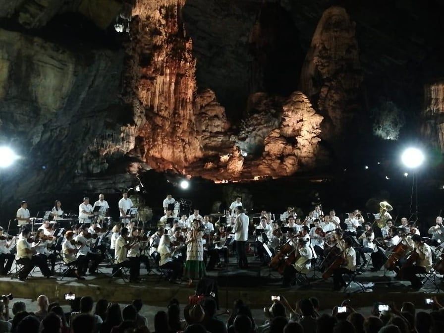 Majestuoso concierto de la Orquesta Filarmónica de Acapulco en las Grutas de Cacahuamilpa