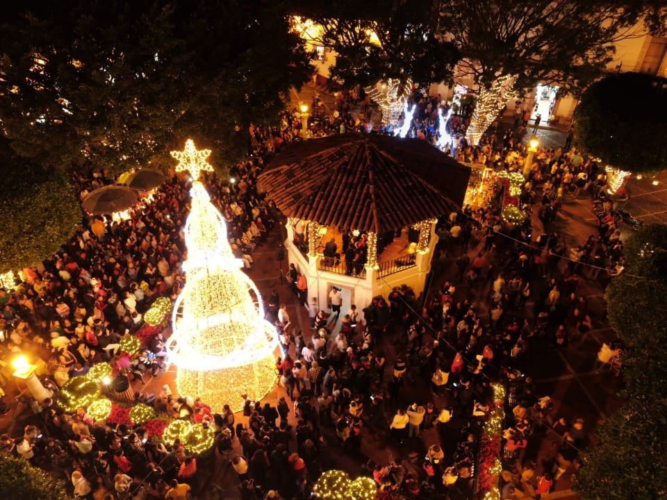 Todo un éxito el inicio de la Brillante Navidad con la participación de los Niños Cantores de Taxco.