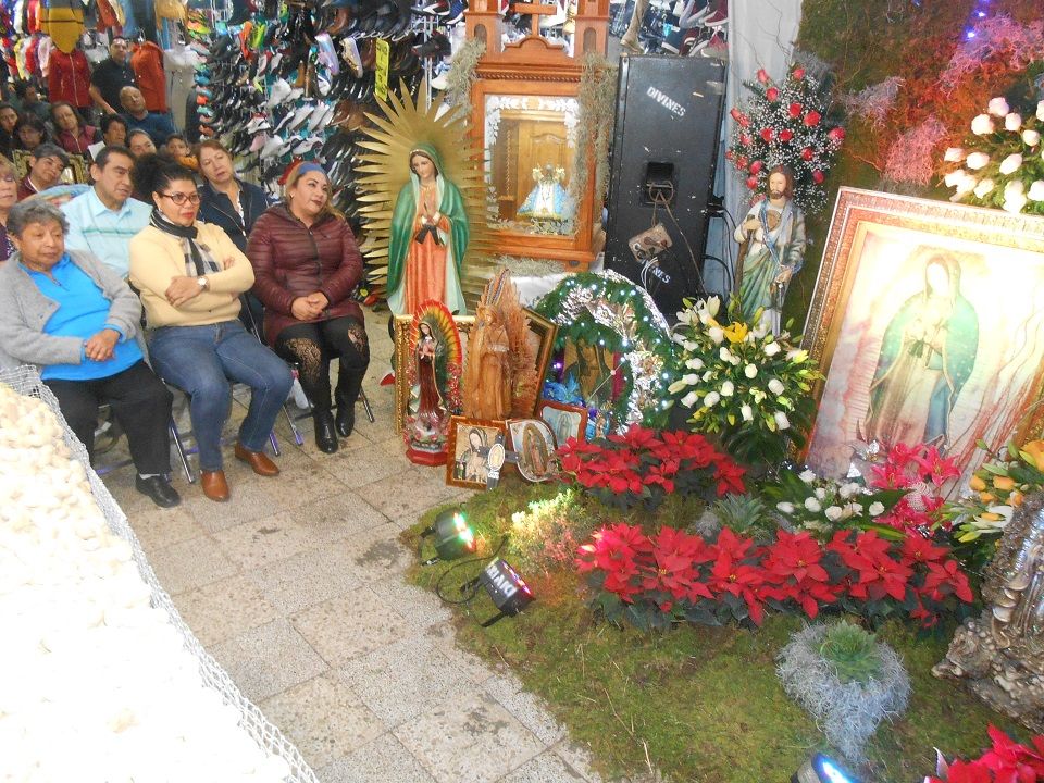 Creyentes se congregan en el mercado San Antonio