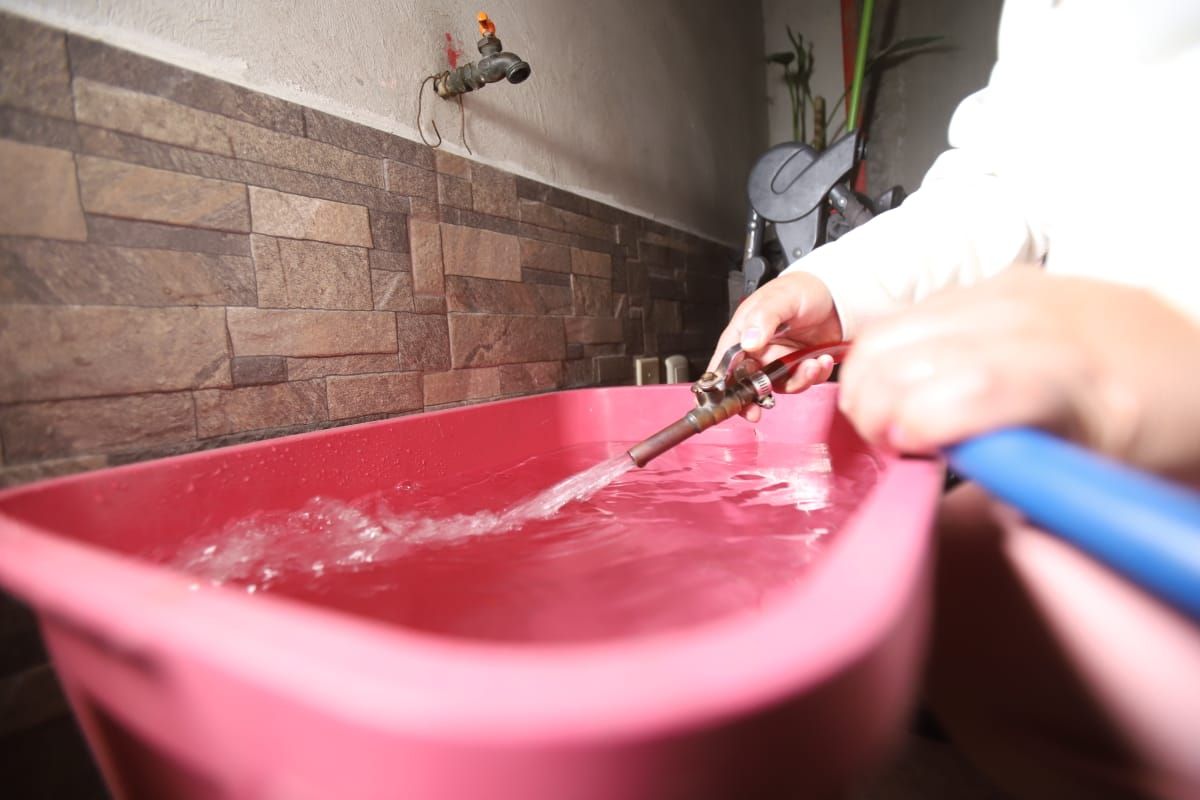 Tras varios años de escasez, restablecen suministro de agua en colonias de Ecatepec.