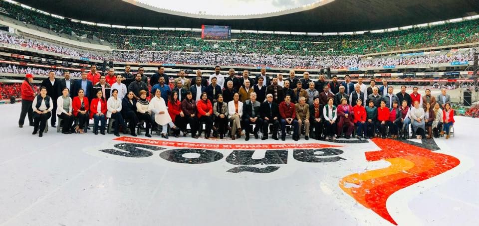 Miles celebraron 45 años de Antorcha en Estadio Azteca