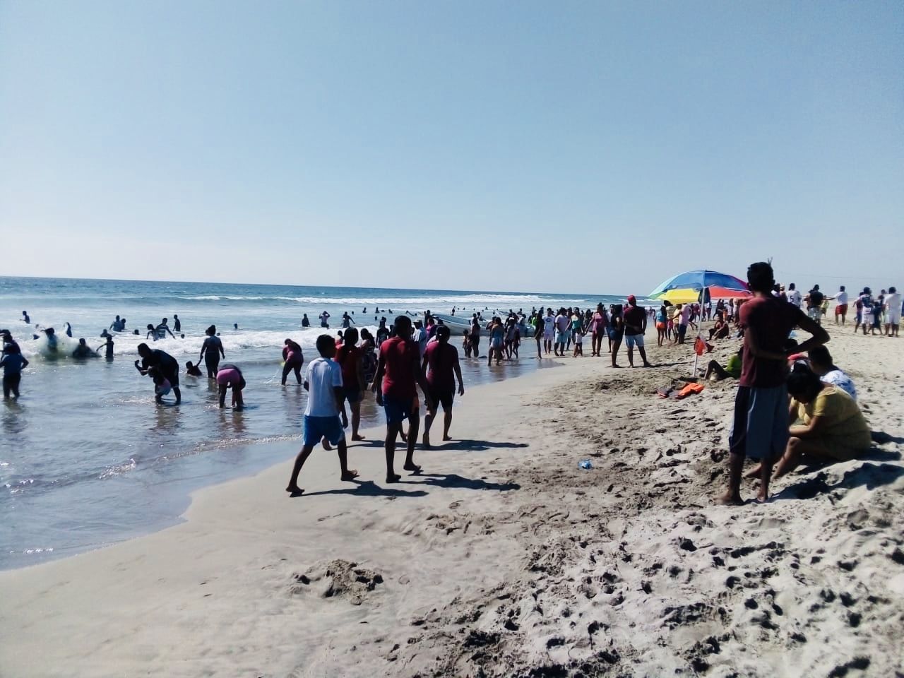 Disfrutan miles de visitantes las playas de San Marcos 