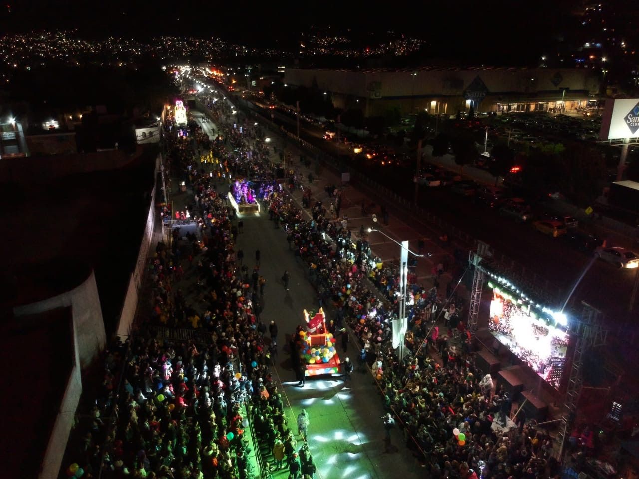 Celebran en Pachuca Hidalgo cabalgata de Día de Reyes